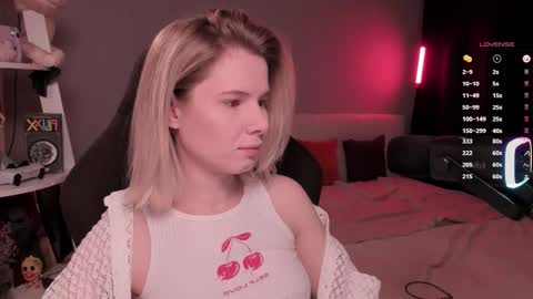 Snapshot of imnotmia chatting on March 22, 11:02 am Mia online show from March 22, 11:02 am