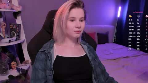 Snapshot of imnotmia chatting on March 23, 11:03 am Mia online show from March 23, 11:03 am