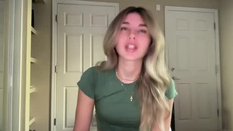 Snapshot of imrubyy chatting on January 17, 10:56 pm RUBYY 3 online show from January 17, 10:56 pm