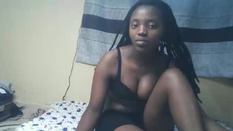 Snapshot of imyour_girl chatting on October 25, 12:45 pm Im sonny online show from October 25, 12:45 pm