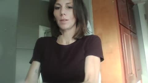 Snapshot of in_this_moment_ chatting on December 4, 11:24 pm in_this_moment_ online show from December 4, 11:24 pm