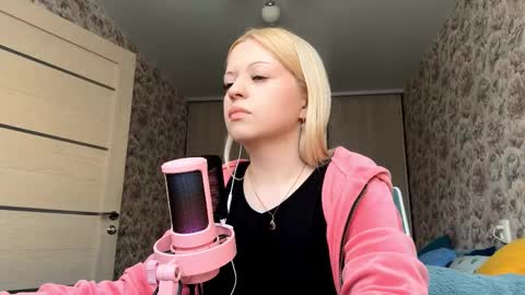 Lola online show from February 18, 11:06 am