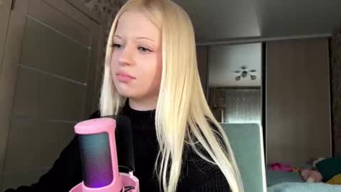 Lola online show from March 10, 11:37 am