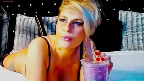 Snapshot of inanna_ishtar1 chatting on April 1, 1:41 pm inanna_ishtar1 online show from April 1, 1:41 pm