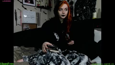 Snapshot of inarafoxxx chatting on December 16, 2:25 am Inarafoxx online show from December 16, 2:25 am