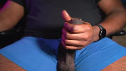 Snapshot of inchesblackuk chatting on December 22, 10:58 pm Inches online show from December 22, 10:58 pm