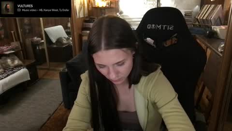 Snapshot of incognitoqueen chatting on May 24, 4:17 am Carter online show from May 24, 4:17 am