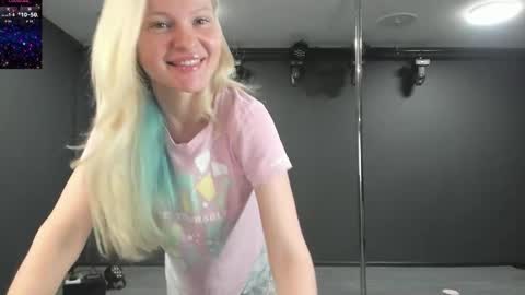 Snapshot of incredible__shell_ chatting on May 20, 7:53 pm Masha online show from May 20, 7:53 pm