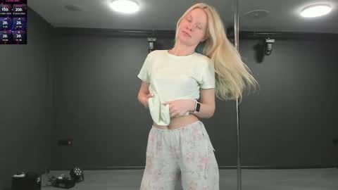 Snapshot of incredible__shell_ chatting on May 23, 10:14 pm Masha online show from May 23, 10:14 pm