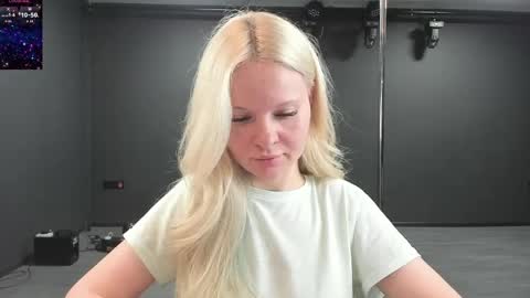 Snapshot of incredible__shell_ chatting on May 27, 7:00 pm Masha online show from May 27, 7:00 pm