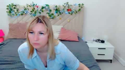 incredible_ariela online show from May 7, 11:48 am
