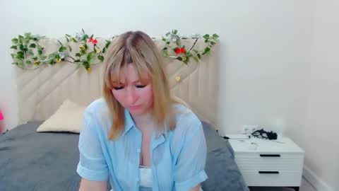 incredible_ariela online show from May 8, 9:25 am