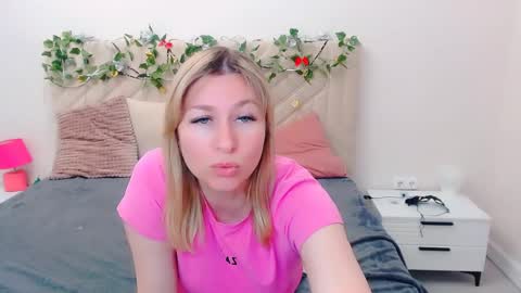 incredible_ariela online show from May 13, 11:18 am
