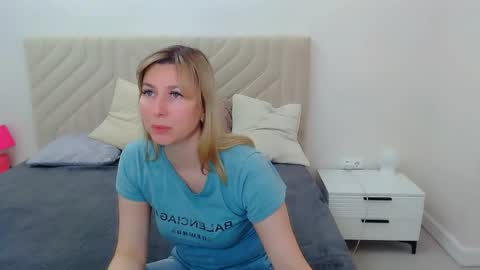 incredible_ariela online show from May 24, 12:10 pm