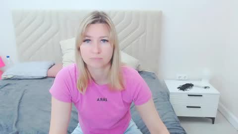 incredible_ariela online show from June 2, 6:37 am