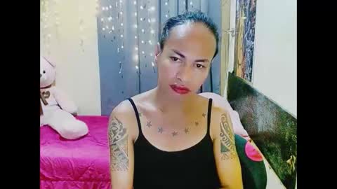 Snapshot of indaypakay_ts chatting on October 23, 1:49 am Pakay online show from October 23, 1:49 am