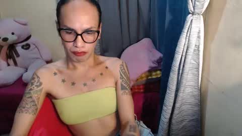 Snapshot of indaypakay_ts chatting on March 1, 1:29 am Pakay online show from March 1, 1:29 am
