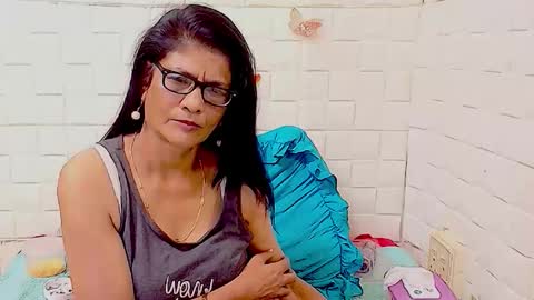Snapshot of indianallure chatting on April 1, 1:41 pm Femiez online show from April 1, 1:41 pm