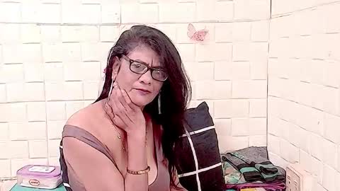 Snapshot of indianallure chatting on April 11, 7:45 am Femiez online show from April 11, 7:45 am