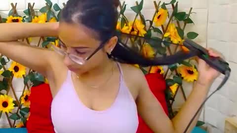 Snapshot of indianbootylicious1 chatting on December 16, 5:34 am nala online show from December 16, 5:34 am