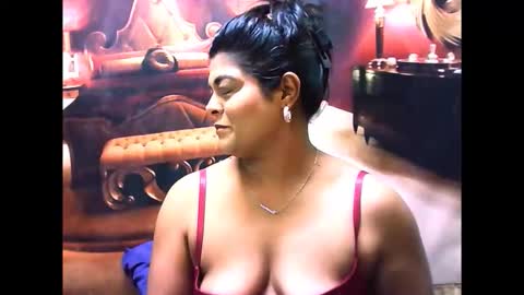 Snapshot of indiancherrypie chatting on May 13, 6:11 am indiancherrypie online show from May 13, 6:11 am