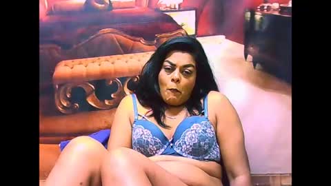 Snapshot of indiancherrypie chatting on July 10, 6:17 am indiancherrypie online show from July 10, 6:17 am