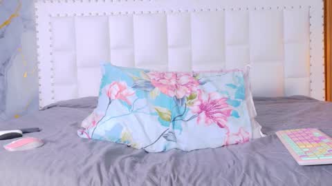 LITTLE AINHOA  online show from October 16, 7:26 pm