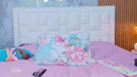 LITTLE AINHOA  online show from November 4, 7:46 pm