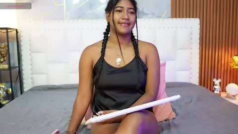 Snapshot of indiancutiie chatting on May 4, 8:05 pm LITTLE AINHOA online show from May 4, 8:05 pm