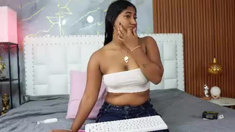 Snapshot of indiancutiie chatting on June 16, 7:49 pm LITTLE AINHOA online show from June 16, 7:49 pm