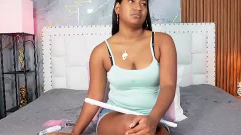 Snapshot of indiancutiie chatting on July 13, 7:49 pm LITTLE AINHOA online show from July 13, 7:49 pm