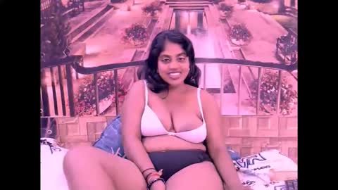 Snapshot of indiandiva27 chatting on February 12, 7:03 am indiandiva27 online show from February 12, 7:03 am