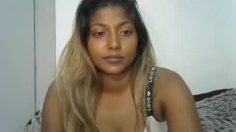 indianqtpie6 online show from November 21, 6:23 am