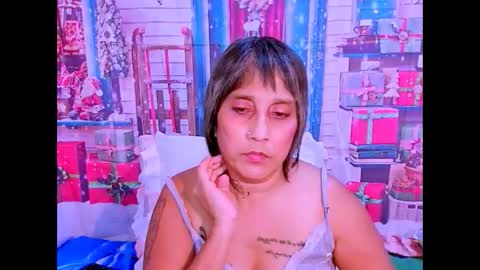 Snapshot of indianroxy27 chatting on December 14, 10:25 pm indianroxy27 online show from December 14, 10:25 pm