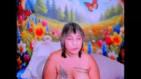 indianroxy27 online show from April 16, 6:30 pm