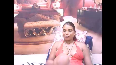 indiansexyass4u2luv online show from February 18, 10:36 pm