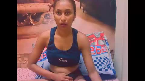 Snapshot of indiansexybutt4u2luv chatting on January 13, 6:40 am indiansexybutt4u2luv online show from January 13, 6:40 am