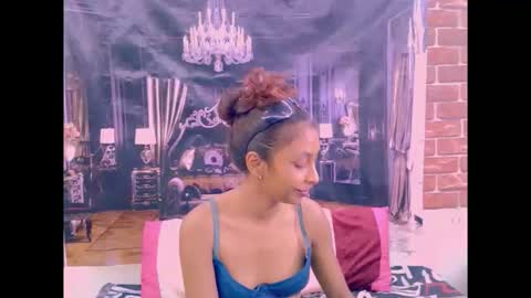 Snapshot of indiansexybutt4u2luv chatting on March 20, 7:02 am indiansexybutt4u2luv online show from March 20, 7:02 am