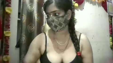 Snapshot of indiansexyqueen chatting on December 17, 10:05 pm indiansexyqueen online show from December 17, 10:05 pm