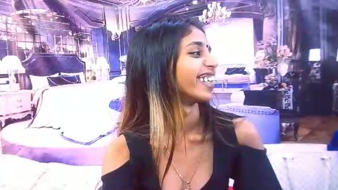 indiansexyslender4u2luv online show from November 30, 5:22 am