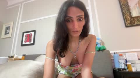 Indiantransgirlillinois online show from August 4, 6:27 am