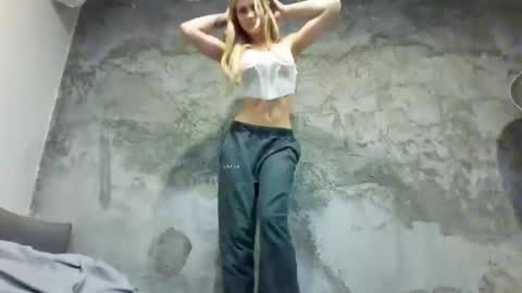 Snapshot of indierosee chatting on November 7, 12:10 am Indie Rose online show from November 7, 12:10 am