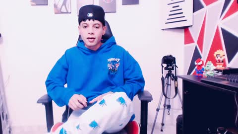 Snapshot of indomitablebeast chatting on December 21, 12:09 am matias online show from December 21, 12:09 am