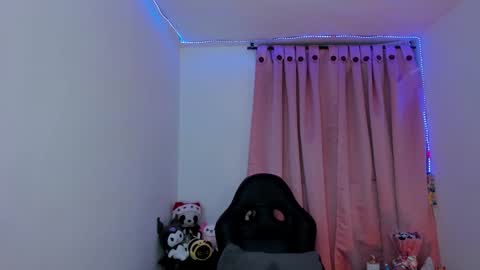 Snapshot of indra_cam chatting on December 26, 10:26 am Diana online show from December 26, 10:26 am