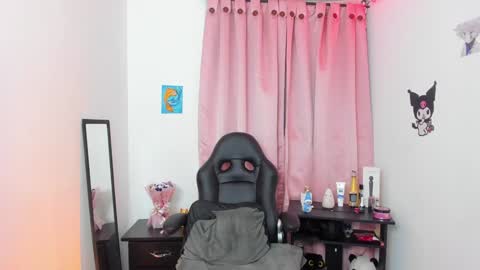 Snapshot of indra_cam chatting on February 6, 9:32 am Diana online show from February 6, 9:32 am