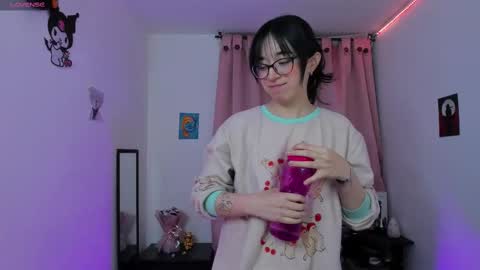 Snapshot of indra_cam chatting on March 8, 11:05 am Diana online show from March 8, 11:05 am