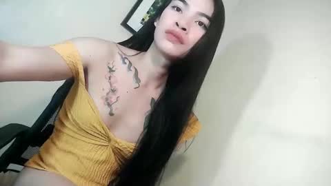 Mae online show from May 8, 7:52 pm