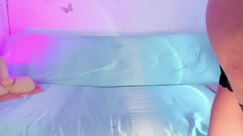 Luna  online show from June 5, 1:23 am