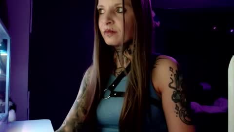 Snapshot of inesdesire chatting on January 21, 3:32 pm InesDesire online show from January 21, 3:32 pm