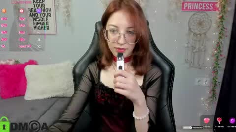 Mia online show from May 31, 12:34 pm